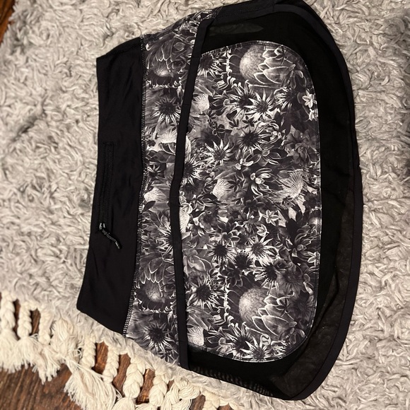 LULULEMON shorts <3 - Picture 9 of 16